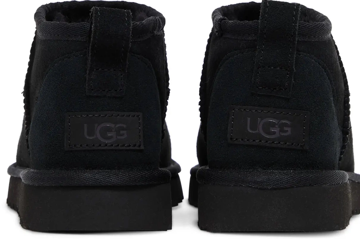 Black Ultra Classic UGG Mini W 0821